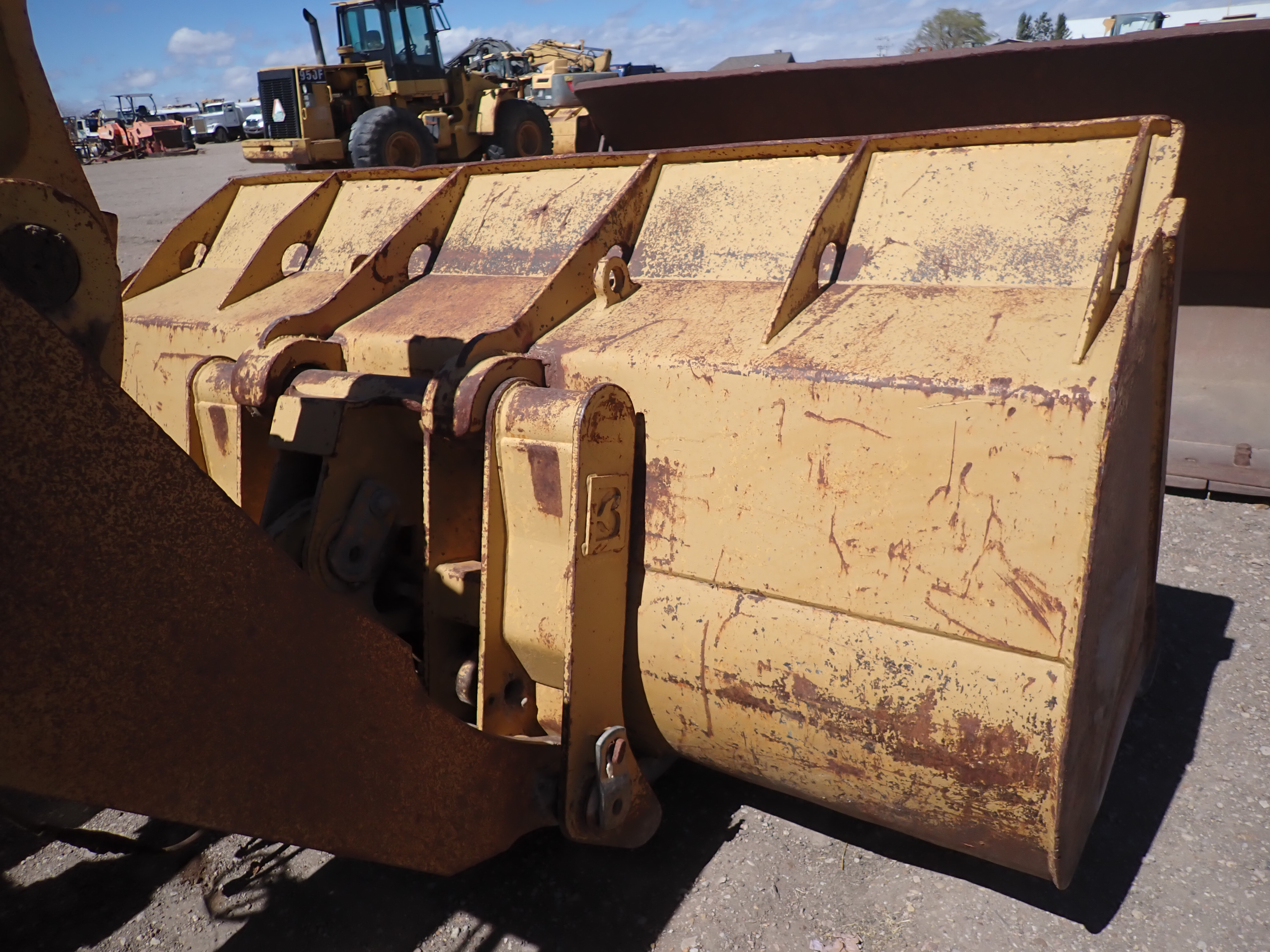 ./imagenes/INVOICE/2019/16290/CARGADOR FRONTAL CAT_950F PARA PARTES (43).JPG